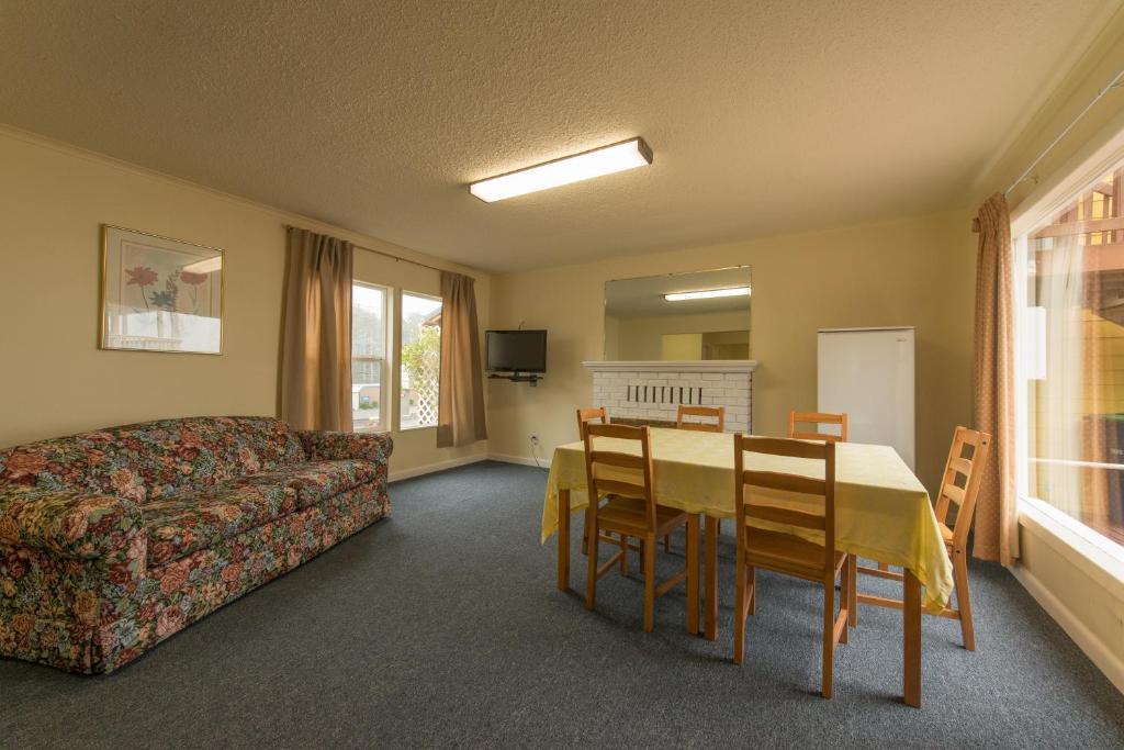 Edgecliff Motel Линкън Сити Екстериор снимка