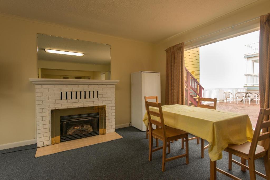 Edgecliff Motel Линкън Сити Стая снимка